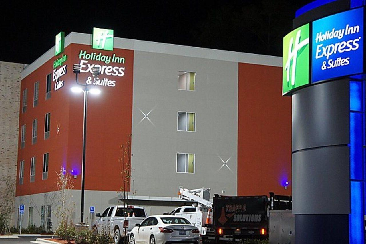 Holiday Inn Express & Suites Pineville-Alexandria Area Exterior photo