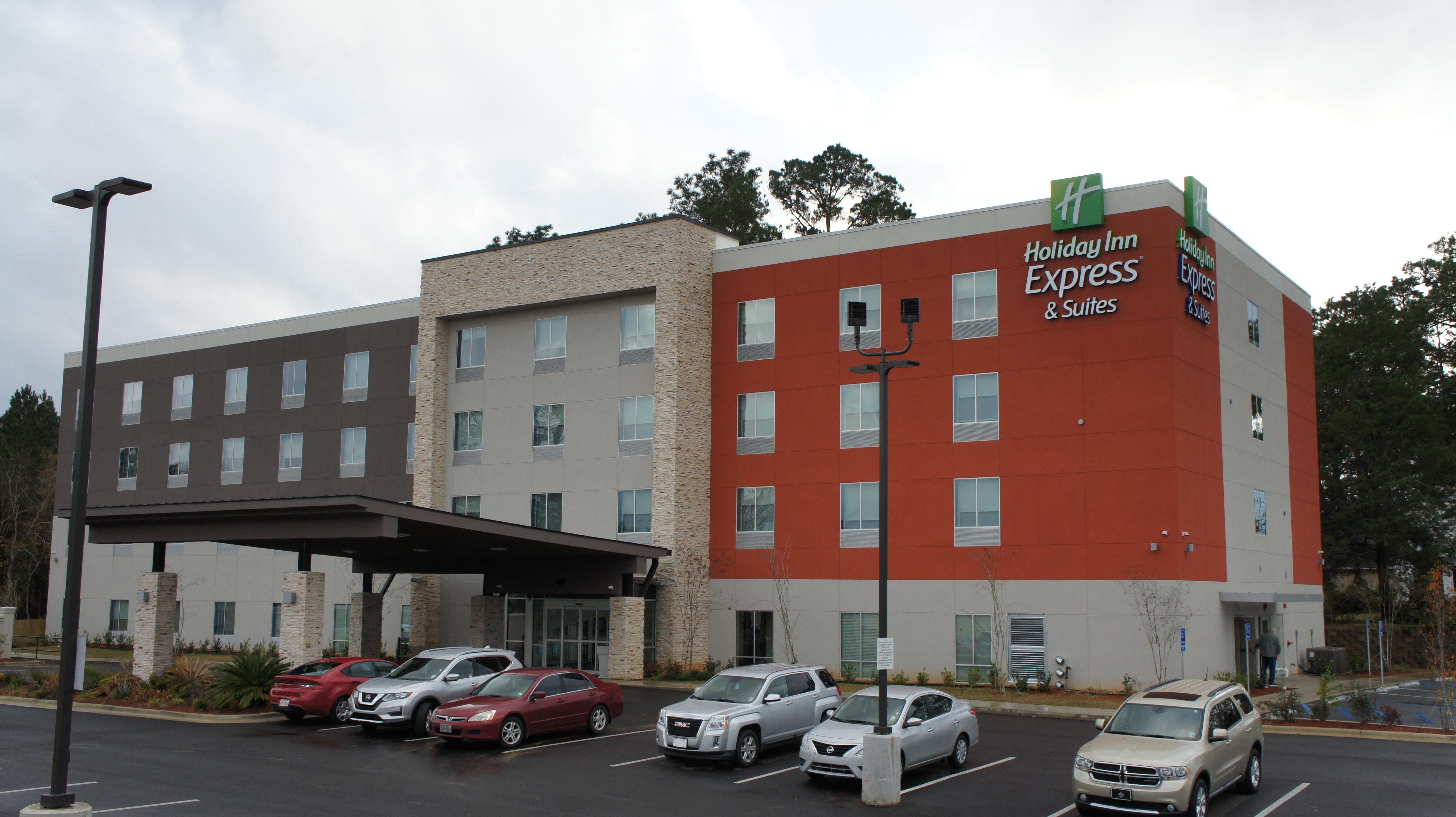 Holiday Inn Express & Suites Pineville-Alexandria Area Exterior photo
